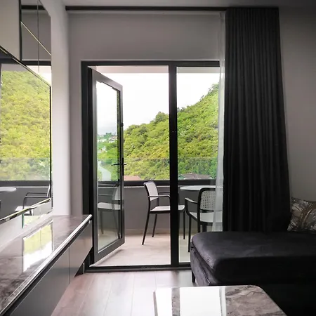 Western 4* 트라존
